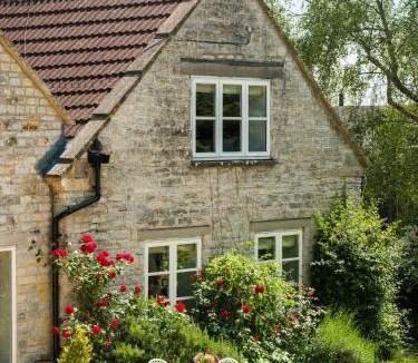 Pylle House | Vine Cottage