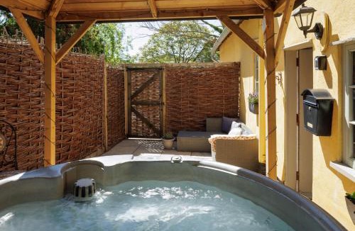 Walsham-le-Willows House | Vine Cottage