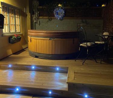 Walsham-le-Willows House | Vine Cottage