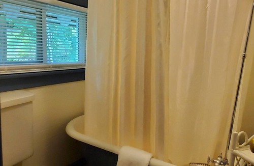 Valley Springs Bed & Breakfast | Vine Cottage Inn