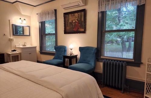 Valley Springs Bed & Breakfast | Vine Cottage Inn