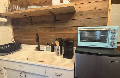 Pateros Apartment | Vineyard Bunkhouse studio near Chelan