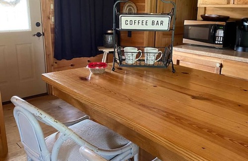 Fredericksburg Cabin | Vineyard-City on a Hill at Spring Creek
