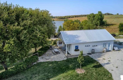 Holmesville Cottage | Vineyard Cottage