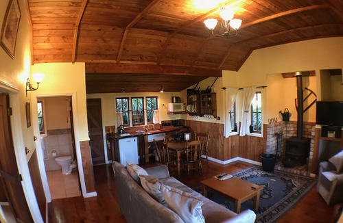 Helensville Cottage | Vineyard Cottages