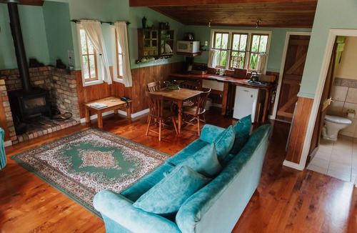 Helensville Cottage | Vineyard Cottages