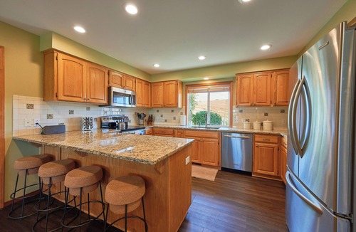 Yamhill House | Vineyard Dreams: 3 Bed/3 Bath Executive Stay Home