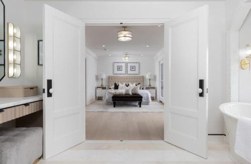 Niagara-on-the-Lake House | Vineyard Estate by the River with Pool
