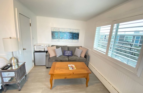 Vineyard Haven Hotel | Vineyard Harbor Motel - Private Beach