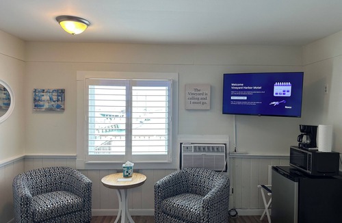 Vineyard Haven Hotel | Vineyard Harbor Motel - Private Beach