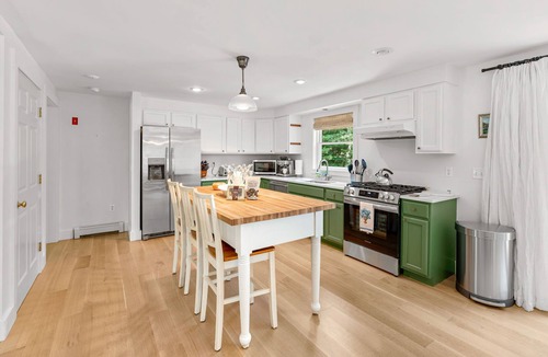 Tisbury House | Vineyard Haven House: Beach, Fire Pit & Garden View