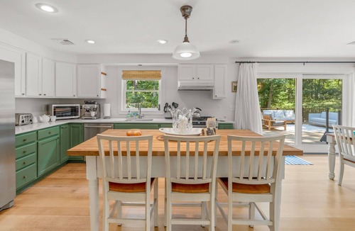 Tisbury House | Vineyard Haven House: Beach, Fire Pit & Garden View