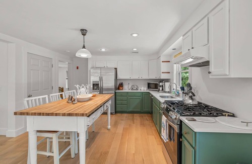 Tisbury House | Vineyard Haven House: Beach, Fire Pit & Garden View