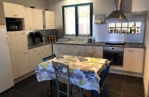 Bourg-sur-Gironde House | Vineyard house, on the estuary shore