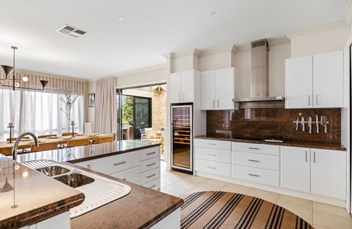 Tuerong House | Vineyard Lane - Winery Escape!