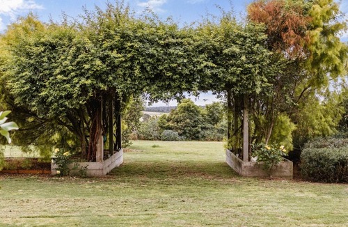 Tuerong House | Vineyard Lane - Winery Escape!