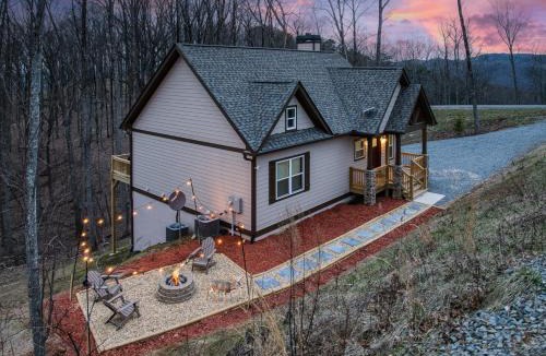 Talking Rock House | Vineyard Mountaintop Cottage