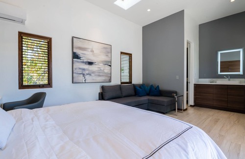 Morgan Hill House | Vineyard Poolside King Studio with Private Entrance