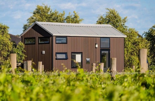 Toolleen House | Vineyard Retreat by Tiny Away