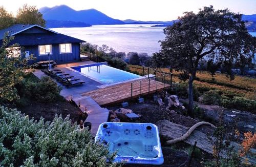Lower Lake House | Vineyard Setting With 180 Panoramic Lake Views