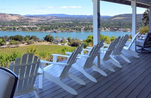Lower Lake House | Vineyard Setting With 180 Panoramic Lake Views