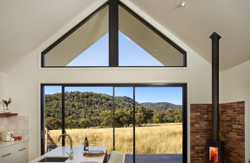 Everton Upper Cottage | Vineyard Stay with private hot tub