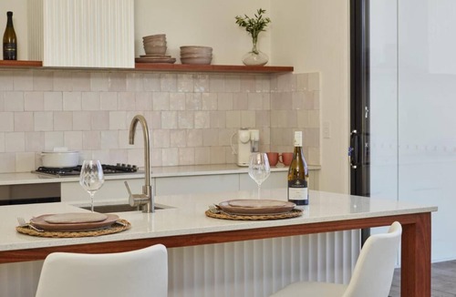 Everton Upper Cottage | Vineyard Stay with private hot tub