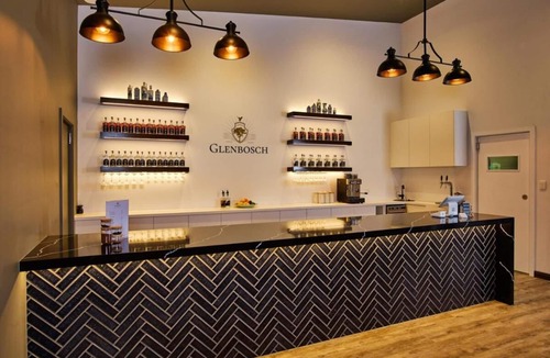 Everton Upper Cottage | Vineyard Stay with private hot tub