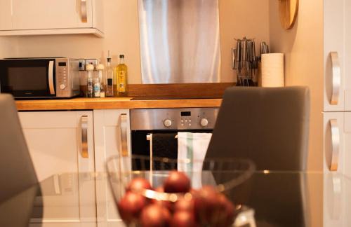 Howlett End House | Vineyard Style 2BR with Garden and Parking