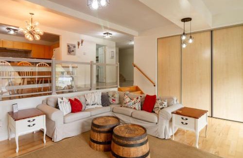Prince Edward House | Vineyard Suite - Family Friendly in Picton PEC