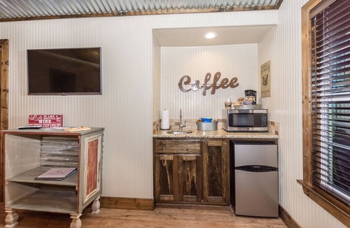 Fredericksburg Hotel | Vineyard Trail Cottages - Adults Only