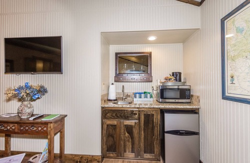 Fredericksburg Hotel | Vineyard Trail Cottages - Adults Only