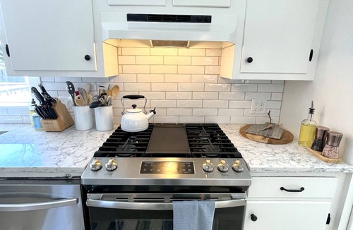 Lagoon Heights House | *Vineyard Vacation Retreat* -3 BR