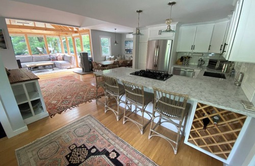 Lagoon Heights House | * Vineyard Vacation Retreat * with HOT TUB