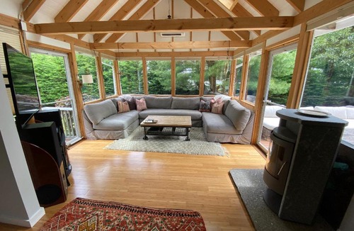 Lagoon Heights Villa | ** Vineyard Vacation Retreat ** with NEW HOT TUB