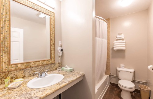 Cloverdale Hotel | Vineyard Valley Inn