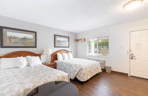Cloverdale Hotel | Vineyard Valley Inn