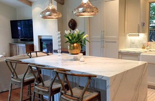 St. Helena House | Vineyard View Walk to Downtown SH