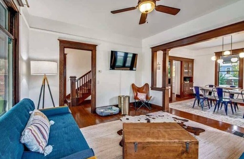 McMinnville House | Vino e Vita Historic Pet-Friendly Home-EV Charger