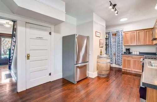 McMinnville House | Vino e Vita Historic Pet-Friendly Home-EV Charger