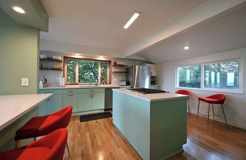 Dundee House | Vino Vista - Mid-Century Stunning Views w Deck