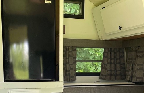 Cambria RV Rental | Vintage 19' Camper near Niagara Falls