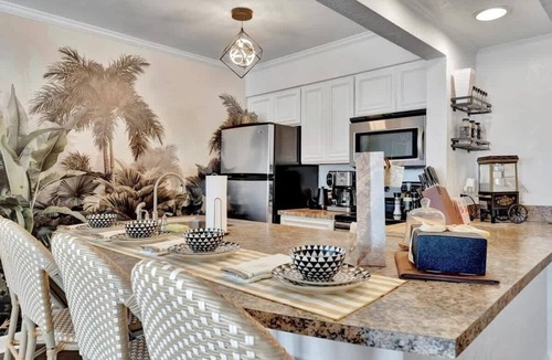 Rocky Point Condo | Vintage 2 Bed Waterfront Condo & Heated Pool!