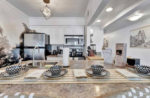Rocky Point Condo | Vintage 2 Bed Waterfront Condo & Heated Pool!