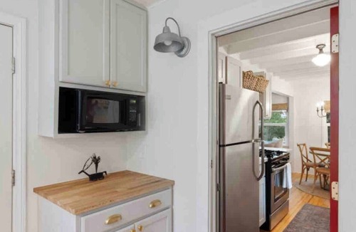 Arrowhead Villas Cabin | Vintage 2Br Cabin w/Modern Updates in Great Area. Close to Hiking & Attractions
