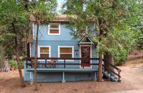 Arrowhead Villas Cabin | Vintage 2Br Cabin w/Modern Updates in Great Area. Close to Hiking & Attractions