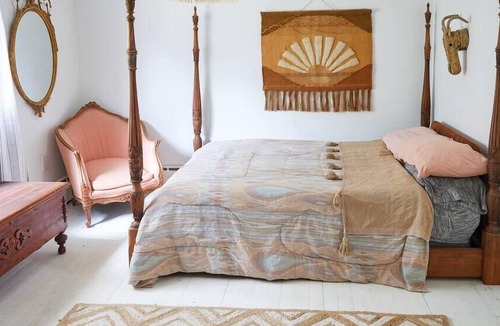 Debruce House | Vintage 3 bedroom rustic farmhouse with indoor fireplace