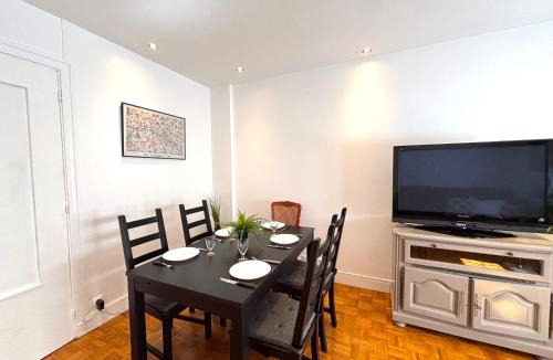 Cachan Apartment | Vintage - 3 bedroom apartment, RER B 200 m away