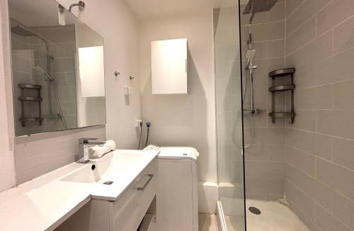 Cachan Apartment | Vintage - 3 bedroom apartment, RER B 200 m away