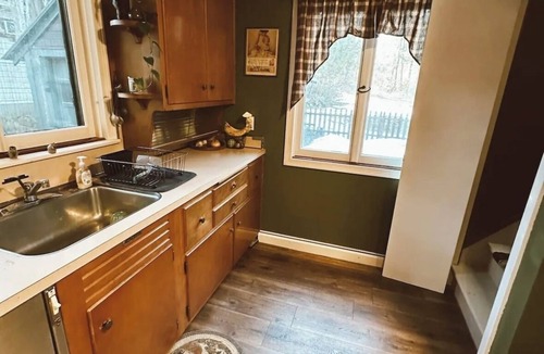 Schroon Lake House | Vintage 4-bedroom house with WiFi in Schroon Lake